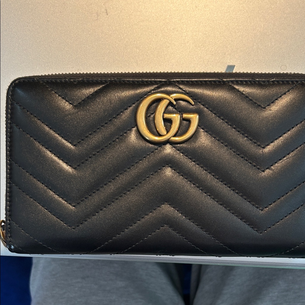Gucci Black Chevron Wallet With Gold Emblem